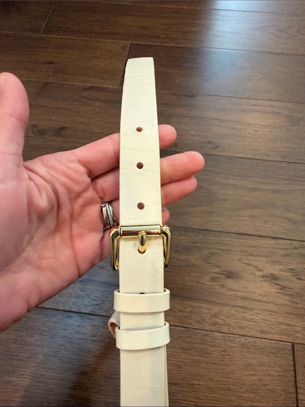 Banana Republic Slim Cream Belt with Gold Buckle - C11